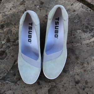 Brand new, never worn tsubo wedges